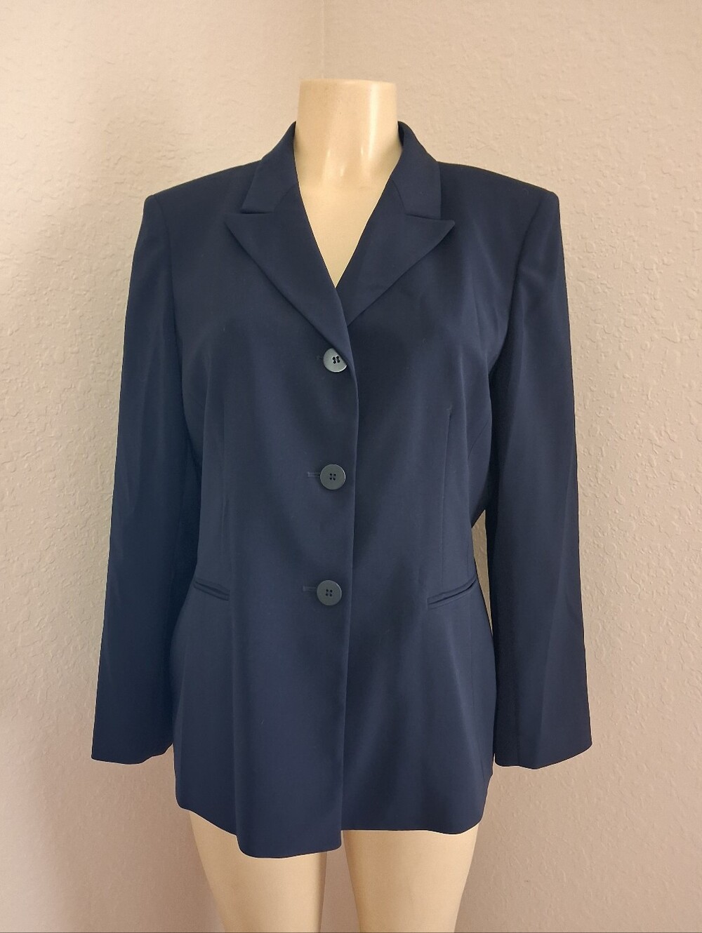 Le SUIT NAVY BLUE JACKET W/ 3 BUTTON CLOSURE SZ 16P
